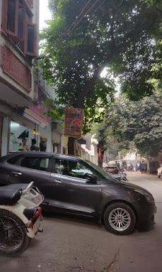 Golden Nest Girls Rooms Available for Girls, Safe and Comfortable Stay, Fully Furnished Rooms, Prime Location, Near Ramphal Chowk, Clean Rooms, Address: C-318, Ramphal Chowk Rd, Block C, Sector 7 Dwarka, Dwarka, Delhi, 110077 phone no. 08595193235