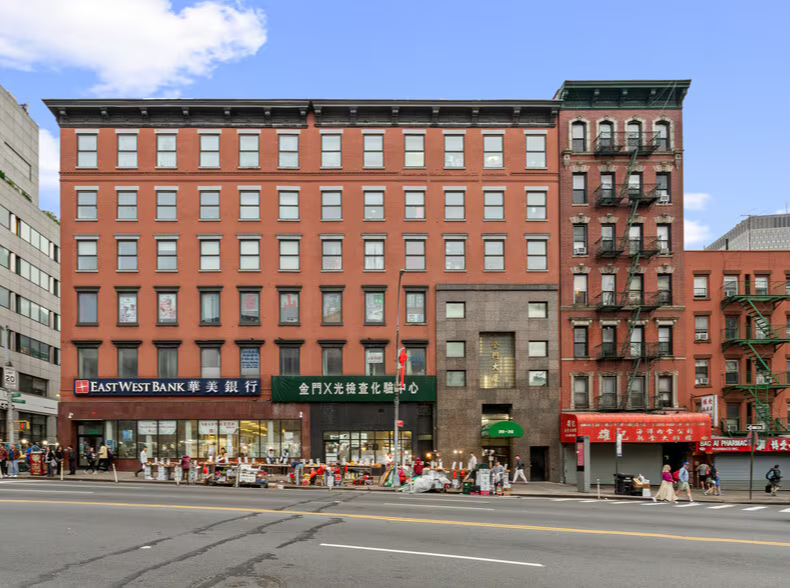 Versatile Office Space for Sale in Chinatown. Bring your business to the heart of Manhattan’s Chinatown! Quiet, inside-facing 807 sq ft office condo at 210 Canal Street #409—ideal for professional use, creative studios, or administrative work. Convenient access to B/D/N/Q/R/W/4/6/J/Z subway lines and M22/M103 buses. Momentum Real Estate LLC – Call (718) 382‑0001 (Priscilla Tran / Minh Duong), laura.carroll@compass.com, info@teambanx.com