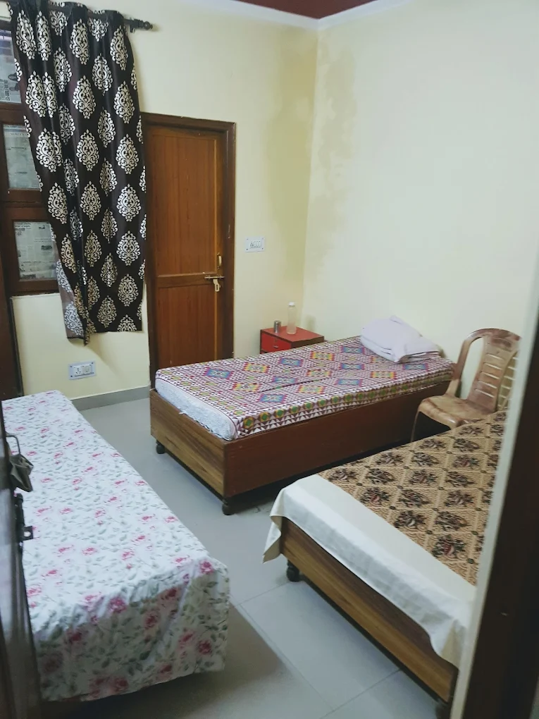 Sec 7 Jitendra Girls Pg &nbsp;Rooms Available for Girls/Women. B 214 palam extension, 9718507051